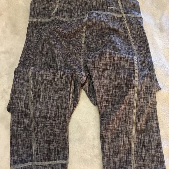 Adidas Cropped Athletic Leggings Size Small - Picture 7 of 8